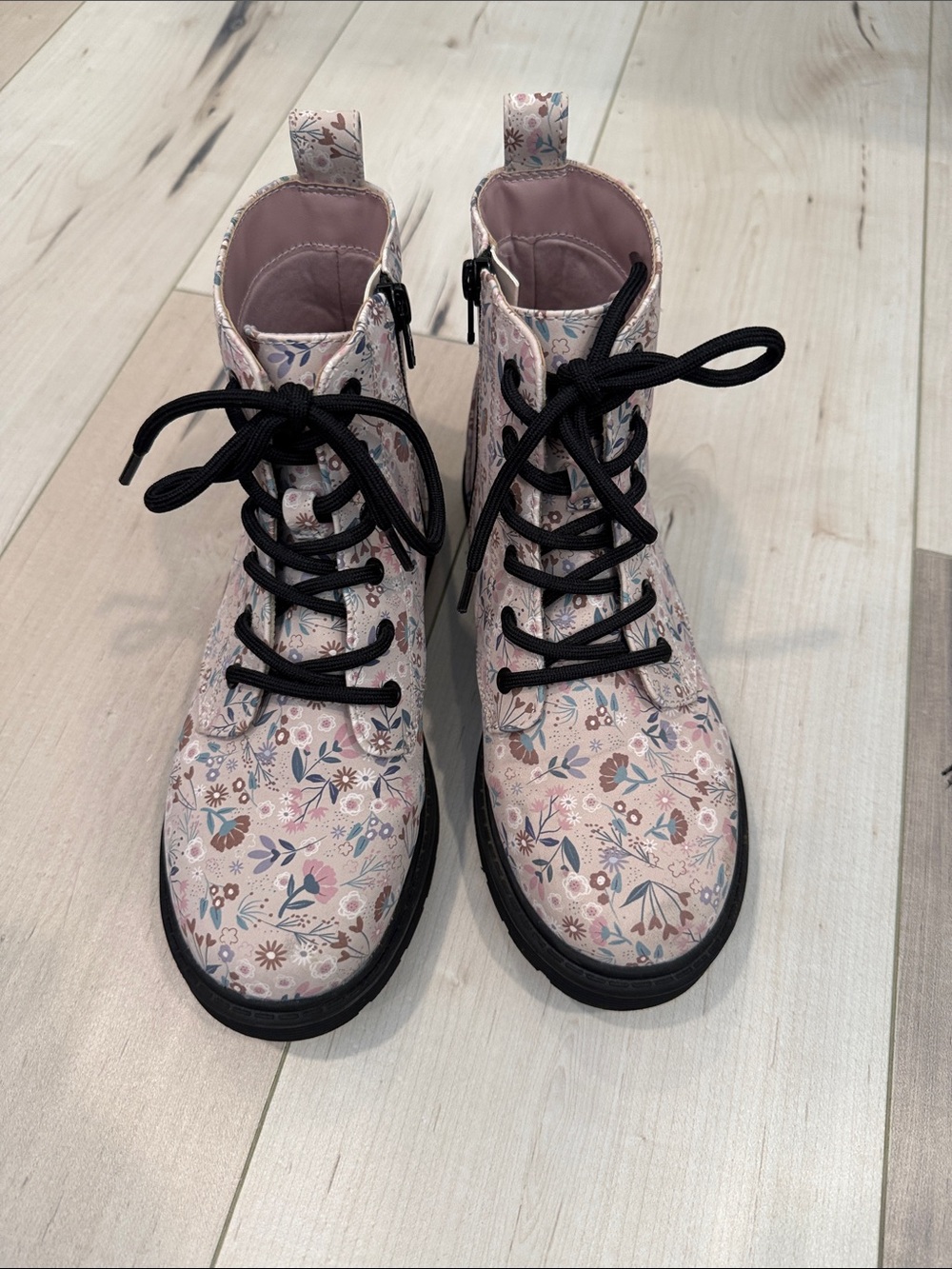 Art Class Floral Boots, size 4